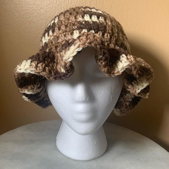 HANDMADE CROCHET BUCKET HAT - Picture 3 of 3